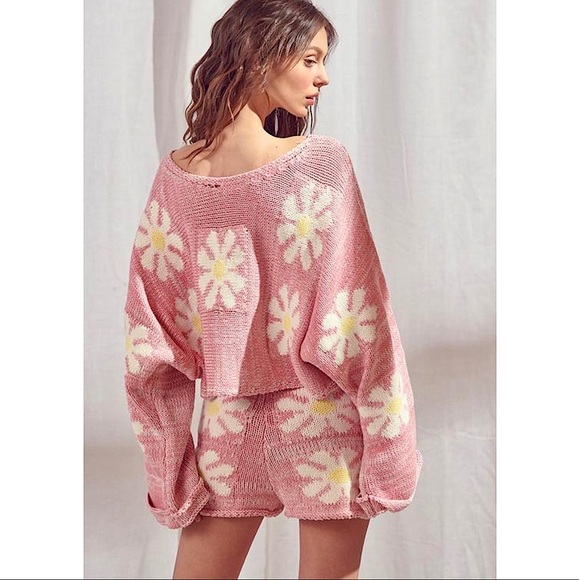 NWT! In Bloom Daisy Print Sweater - Picture 9 of 13